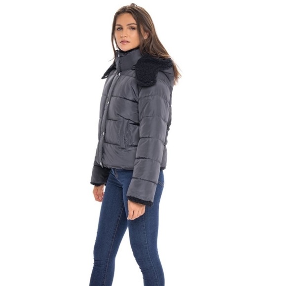 Sebby Collection Women's Puffer Jacket
Reversible Cozy Faux Fur Hood
Graphite - Picture 3 of 10
